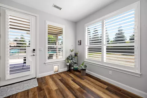Entry Way - 2208 W Benton Ct, Exeter, CA 93221 photo 5 of 9