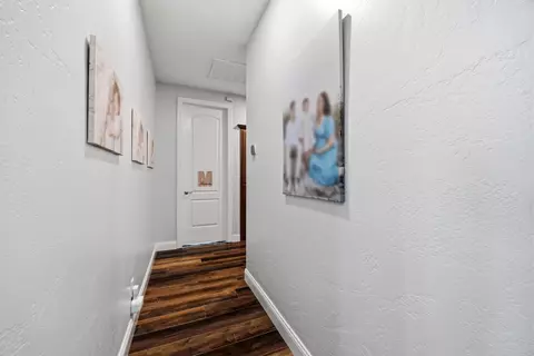 Entry Way - 2208 W Benton Ct, Exeter, CA 93221 photo 7 of 9