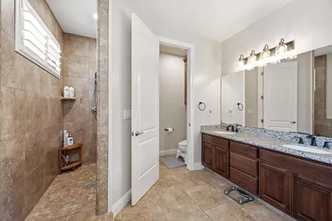 Bath - 2208 W Benton Ct, Exeter, CA 93221 photo 5 of 5