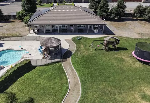 View/Area - 2208 W Benton Ct, Exeter, CA 93221 photo 9 of 9