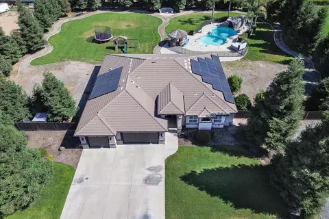 View/Area - 2208 W Benton Ct, Exeter, CA 93221 photo 1 of 9