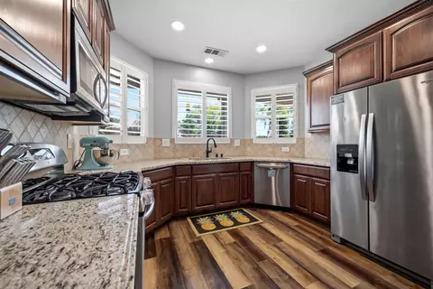 Kitchen - 2208 W Benton Ct, Exeter, CA 93221 photo 3 of 4