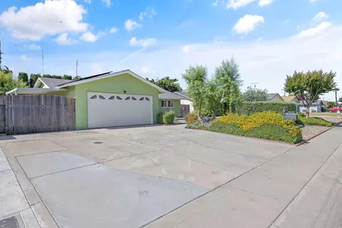 3325 W Laurel Ave, Visalia, CA 93277