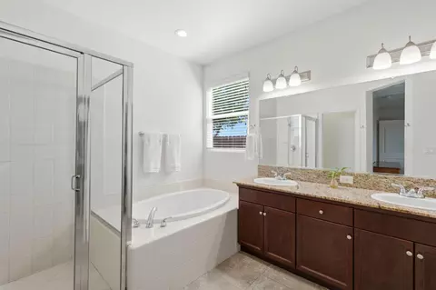 Bath - 1383 E Donnybrook Pl, Hanford, CA 93230 photo 4 of 4