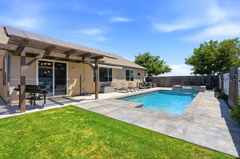 Exterior - 1383 E Donnybrook Pl, Hanford, CA 93230 photo 9 of 13