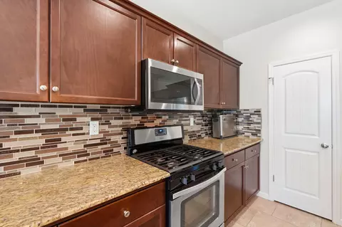 Kitchen - 1383 E Donnybrook Pl, Hanford, CA 93230 photo 3 of 5