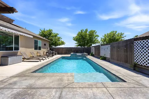 Exterior - 1383 E Donnybrook Pl, Hanford, CA 93230 photo 11 of 13