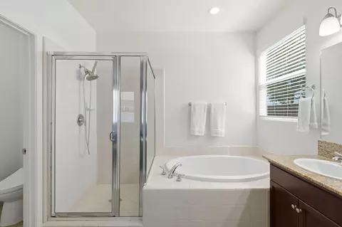 Bath - 1383 E Donnybrook Pl, Hanford, CA 93230 photo 3 of 4