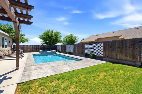 Exterior - 1383 E Donnybrook Pl, Hanford, CA 93230 photo 8 of 13