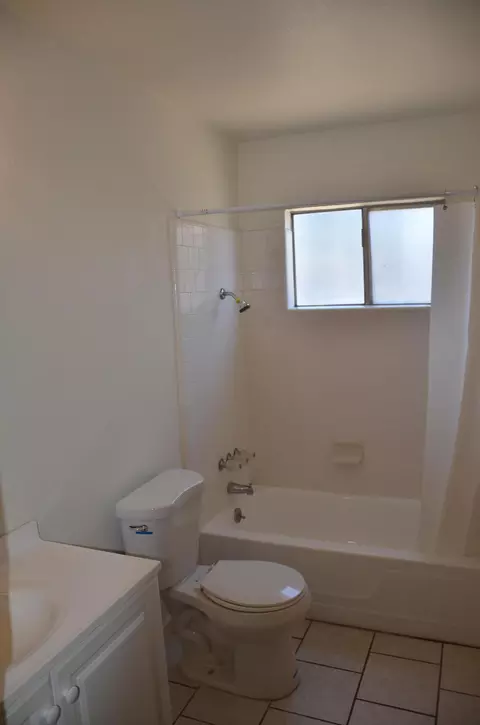 Bath - 339 W Spring Ln, Lemoore, CA 93245 photo 1 of 5