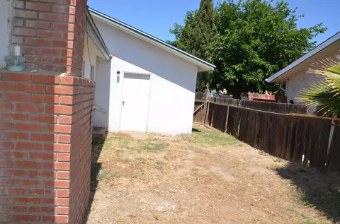 Exterior - 339 W Spring Ln, Lemoore, CA 93245 photo 5 of 7