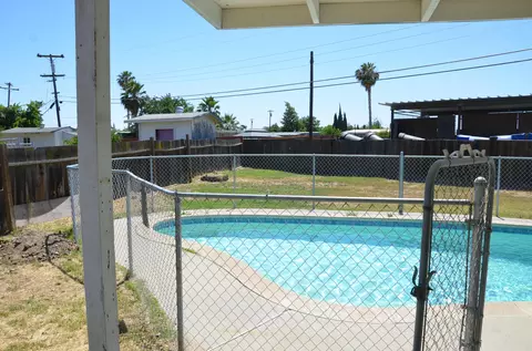 Exterior - 339 W Spring Ln, Lemoore, CA 93245 photo 4 of 7