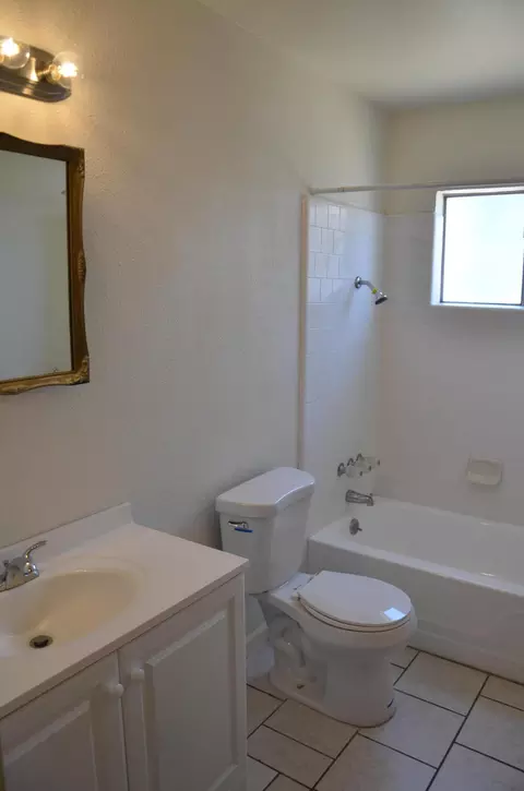 Bath - 339 W Spring Ln, Lemoore, CA 93245 photo 2 of 5