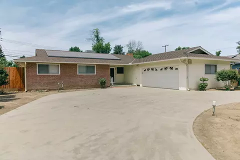 132 E Gannon Dr, Tulare, CA 93274
