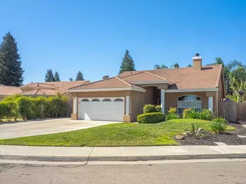 1523 E Monte Vista Ct, Visalia, CA 93292