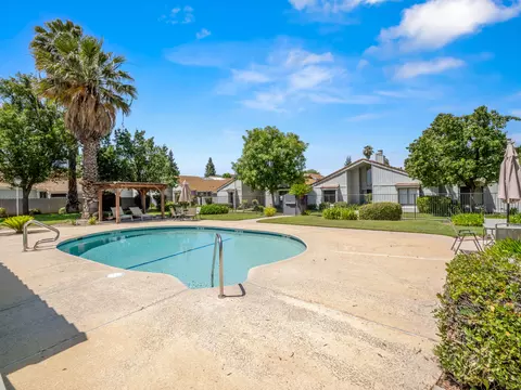 Exterior - 1872 Cougar Ln, Clovis, CA 93611 photo 9 of 9
