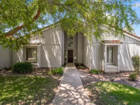 1872 Cougar Ln, Clovis, CA 93611