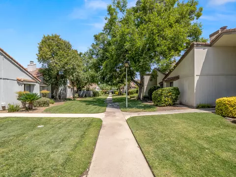 Exterior - 1872 Cougar Ln, Clovis, CA 93611 photo 8 of 9