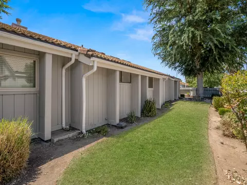 Exterior - 1872 Cougar Ln, Clovis, CA 93611 photo 7 of 9