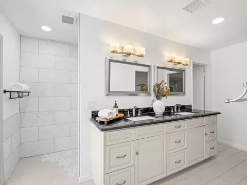Bath - 1872 Cougar Ln, Clovis, CA 93611 photo 4 of 7