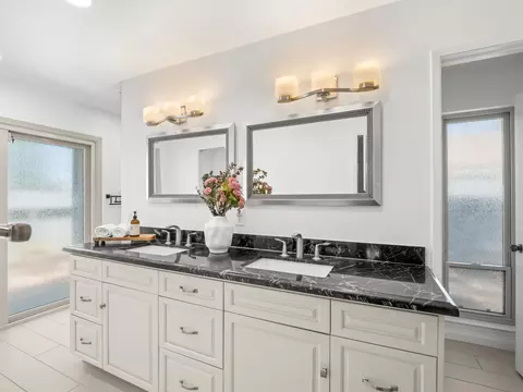 Bath - 1872 Cougar Ln, Clovis, CA 93611 photo 3 of 7
