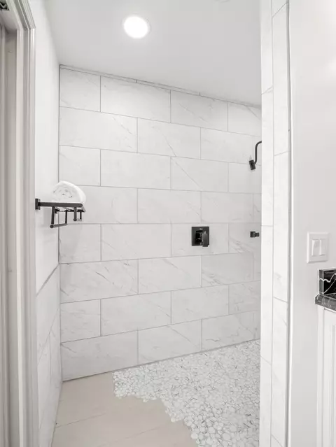 Bath - 1872 Cougar Ln, Clovis, CA 93611 photo 5 of 7