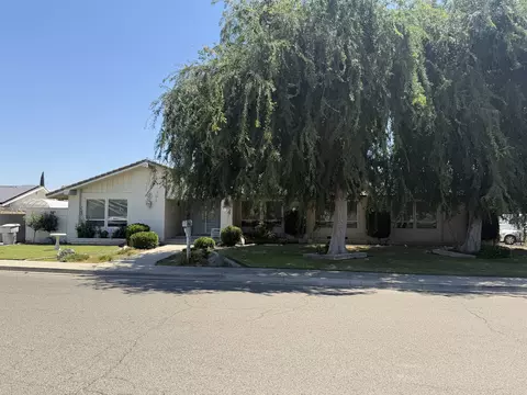 1546 S Wellsley St, Visalia, CA 93277