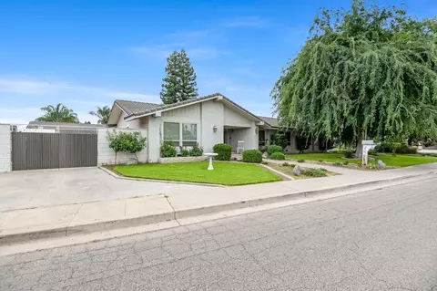 1546 S Wellsley St, Visalia, CA 93277