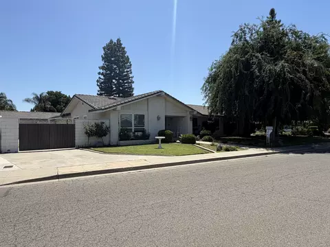1546 S Wellsley St, Visalia, CA 93277