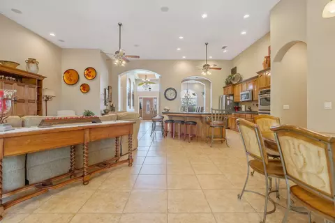 Entry Way - 760 Saint James Ct, Exeter, CA 93221 photo 5 of 16