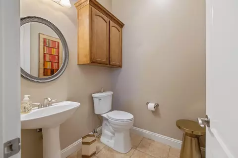 Bath - 760 Saint James Ct, Exeter, CA 93221 photo 6 of 8