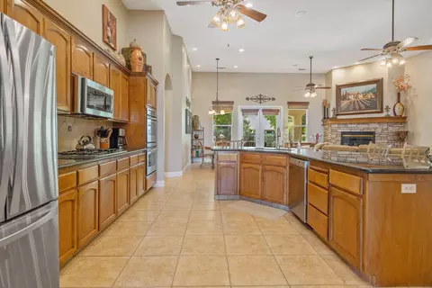 Kitchen - 760 Saint James Ct, Exeter, CA 93221 photo 4 of 4