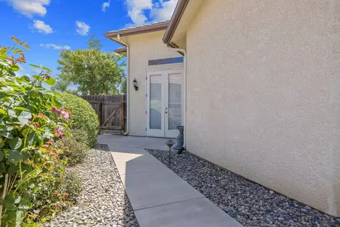 Exterior - 760 Saint James Ct, Exeter, CA 93221 photo 15 of 18