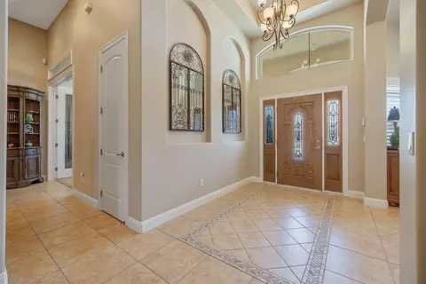 Entry Way - 760 Saint James Ct, Exeter, CA 93221 photo 10 of 16