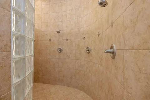 Bath - 760 Saint James Ct, Exeter, CA 93221 photo 3 of 8