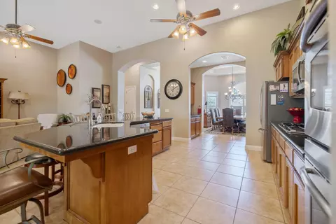 Entry Way - 760 Saint James Ct, Exeter, CA 93221 photo 7 of 16