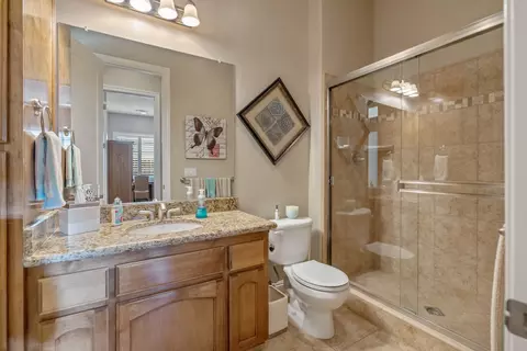 Bath - 760 Saint James Ct, Exeter, CA 93221 photo 7 of 8