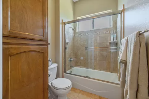 Bath - 760 Saint James Ct, Exeter, CA 93221 photo 8 of 8