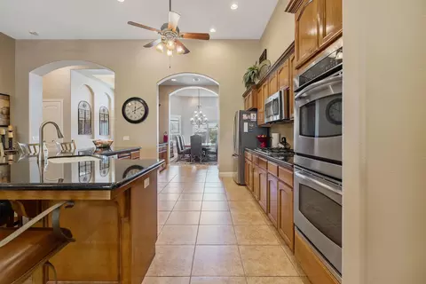Entry Way - 760 Saint James Ct, Exeter, CA 93221 photo 6 of 16
