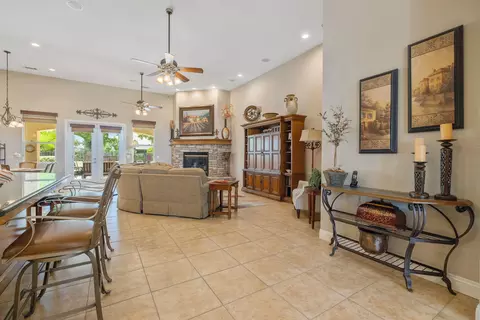 Entry Way - 760 Saint James Ct, Exeter, CA 93221 photo 4 of 16