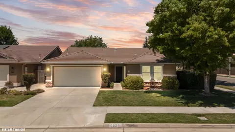 1002 W Westmont Ct, Visalia, CA 93277
