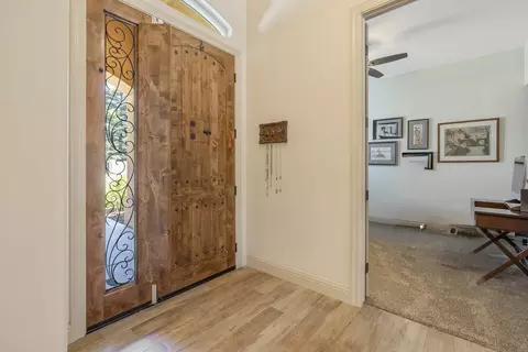 Entry Way - 710 Olivewood Dr, Exeter, CA 93221 photo 2 of 16