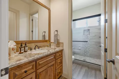 Bath - 710 Olivewood Dr, Exeter, CA 93221 photo 7 of 9