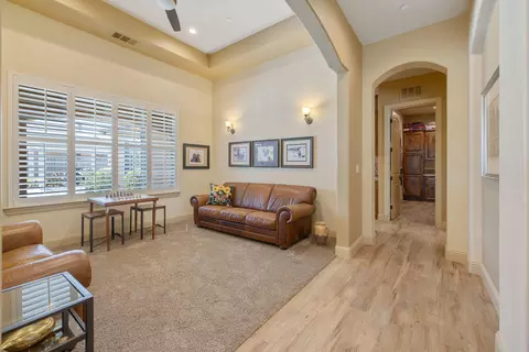 Entry Way - 710 Olivewood Dr, Exeter, CA 93221 photo 8 of 16