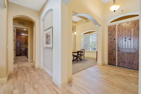 Entry Way - 710 Olivewood Dr, Exeter, CA 93221 photo 7 of 16