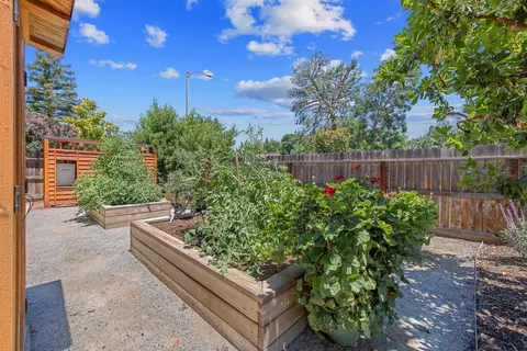 Exterior - 710 Olivewood Dr, Exeter, CA 93221 photo 19 of 24