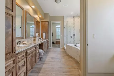 Bath - 710 Olivewood Dr, Exeter, CA 93221 photo 1 of 9