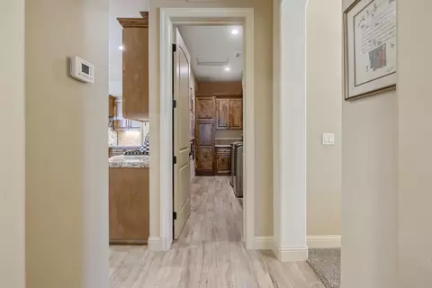 Entry Way - 710 Olivewood Dr, Exeter, CA 93221 photo 11 of 16