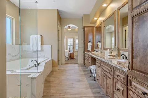 Bath - 710 Olivewood Dr, Exeter, CA 93221 photo 4 of 9