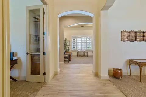 Entry Way - 710 Olivewood Dr, Exeter, CA 93221 photo 6 of 16